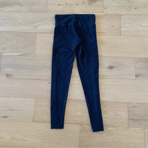 TNA Leggings in Dark Grey with White Accent - Picture 6 of 9